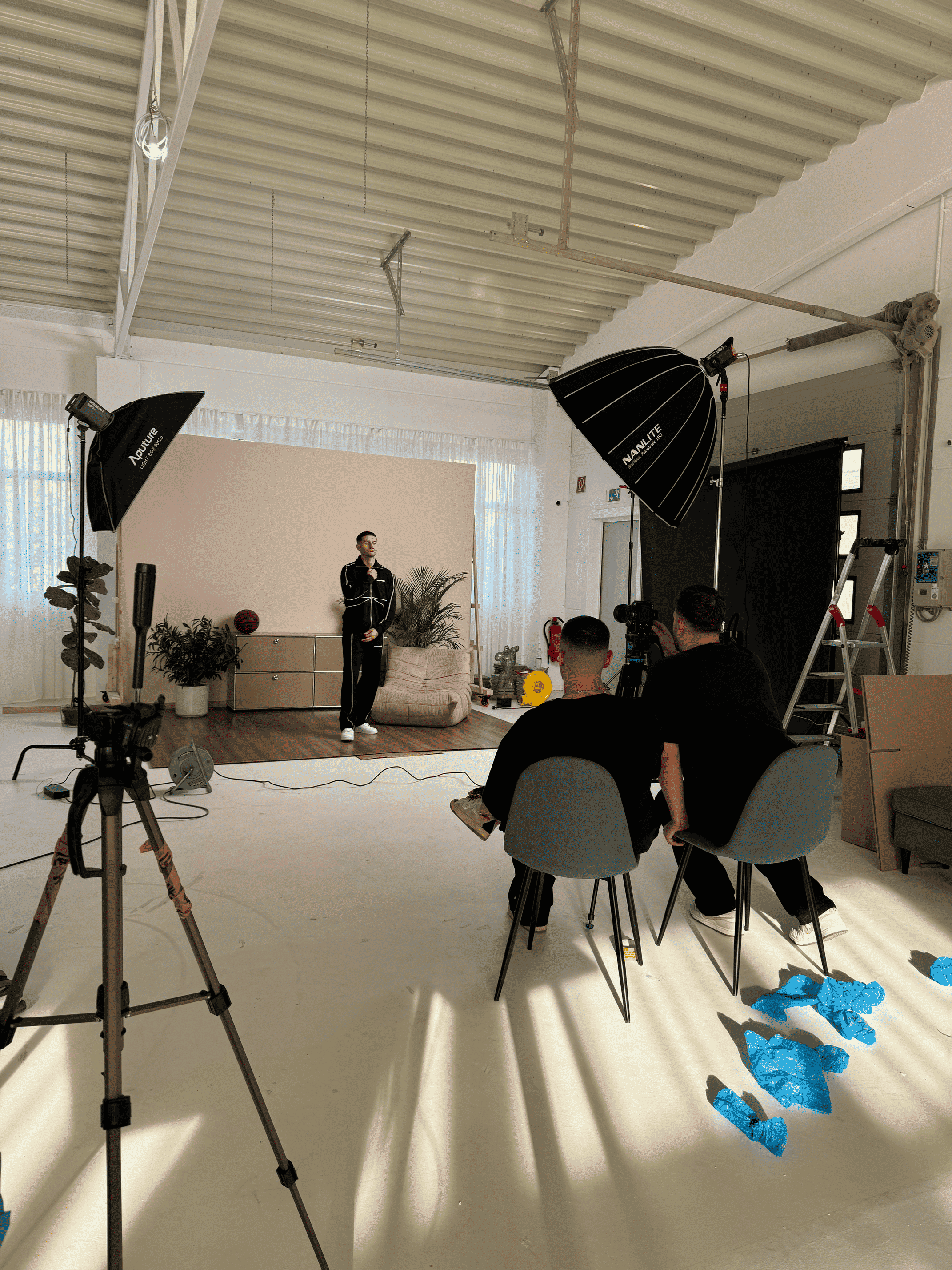 Behind the Scenes, Team-Produktion im Fotostudio